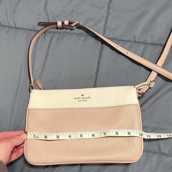 kate spade Handbags - Kate Spade Tan and Cream Crossbody Bag